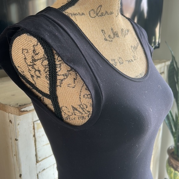 Spanx black scoop neck cap sleeve body shaper shapewear - Picture 5 of 16